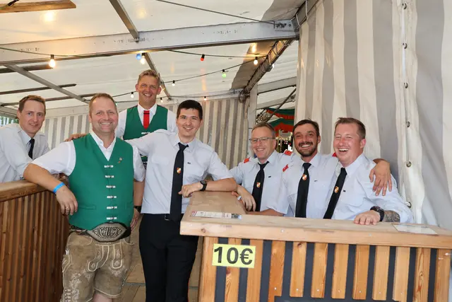 Die Organisatoren des Altenmarkter Sommerfest: Die Trachtenmusik, Struckerschützen und Feuerwehr hießen die Besucher herzlich willkommen. | Foto: Agnes Etzer