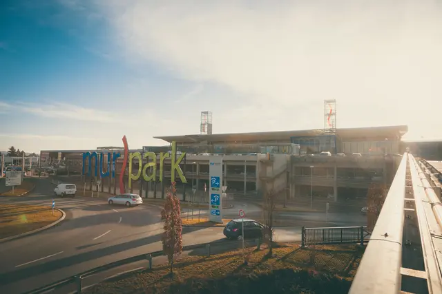 Die Park-and-Ride-Anlage Murpark ist für viele Umsteigepunkt zu den Öffis. Kritik kommt nun an der unflexiblen Preisgestaltung.  | Foto: Jorj Konstantinov