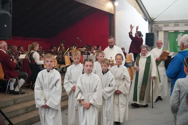 Pfarrer Gerhard Choquet, Pfarrkurator Harald Fleißner und Schützenkurat Leo Hinterlechner zelebrierten die feierliche Messe am Sonntag. | Foto: Kainz