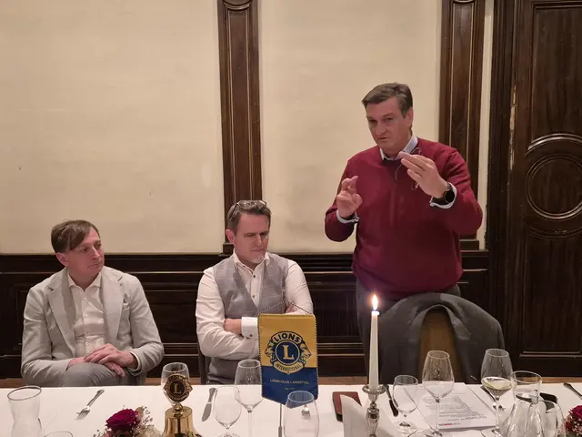 Wirtschaftskammerpräsident Jürgen Mandl informierte die Mitglieder des Lions Clubs Lavanttal über die Chancen der "Area Süd", die durch die neue Koralmbahn entstanden ist. | Foto: Privat