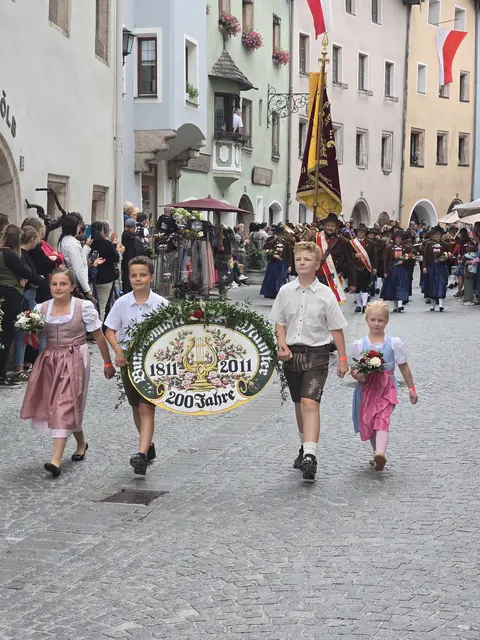 Umzug durch Rattenberg mit der BMK Münster.  | Foto: Musikbund Rattenberg-Haaser