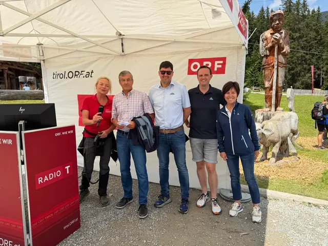 Moderatorin Isabella Krassnitzer mit einigen Gästen in Serfaus. | Foto: ORF Radio Tirol/Patricia Graeff