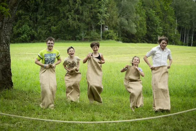 Die OÖ Familienkarte lädt zum großen Spielefest „Alte Spiele – Neu entdeckt“ am Samstag, 29. August, auf der Höss in Hinterstoder ein. | Foto: Doris Meixner &amp; Gerhard Holzinger