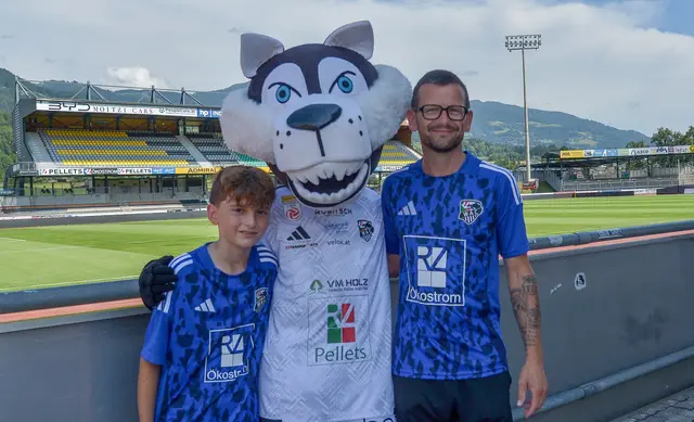 Zahlreiche Fans nutzten das traditionelle Fan-Opening des RZ Pellets WAC in der Lavanttal Arena, um die Spieler nach dem 6:2-Testspielsieg gegen Kapfenberg bei der Autogrammstunde hautnah zu erleben. | Foto: Gerhard Pulsinger