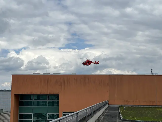 Die Frau wurde mit dem Hubschrauber ins Salzkammergut Klinikum Vöcklabruck geflogen. | Foto: Steiner-Watzinger