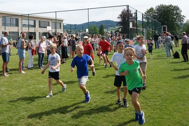 Für jede gelaufene Runde wurde von den Eltern ein gewisser Betrag gespendet.  | Foto: Marktgemeinde Frankenburg