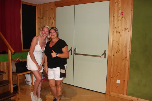 Tanja Handlfinger mit Renate Heiß