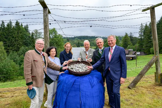 Von links: Helmut Kukacka, Gabriele Lackner-Strauss, Margot Nazal, Bernhard Winkler, Albert Ettmayr und Thomas Stelzer. | Foto: fotokerschi