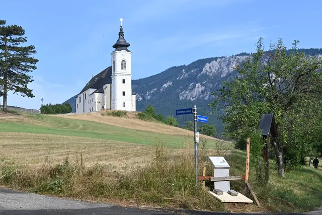 Die Wallfahrtskirche im Visier. | Foto: Herbert Ziss