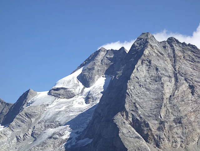 Am Gipfel eröffnet sich ein monumentales Panorama mit Olperer und Fußstein (im Vordergrund). ©W. Kräutler