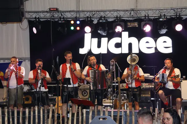 Das Quintett Juchee fuhr ein mitreißendes Partyprogamm. | Foto: Agnes Etzer