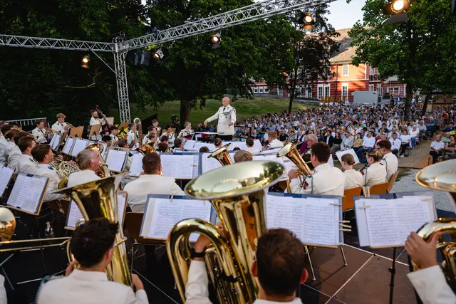 Die Militärmusik Oberösterreich begeisterte das Publikum in Grünburg. | Foto: Raiffeisen Steinbach-Grünburg