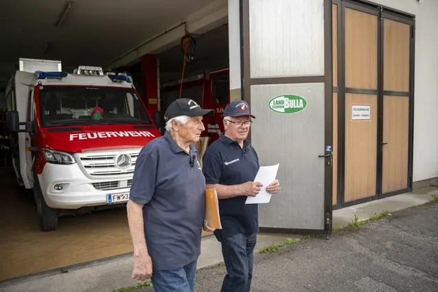 Johann &amp; Rudolf am Weg zum Spenden sammeln | Foto: (c) Karl Pils, BFKDO LL