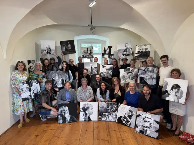 Viele Projekte feierten den Abschluss des WEIN/4-Festivals 2026 bei der Finissage von FestBilder. | Foto: Klaus Hammer