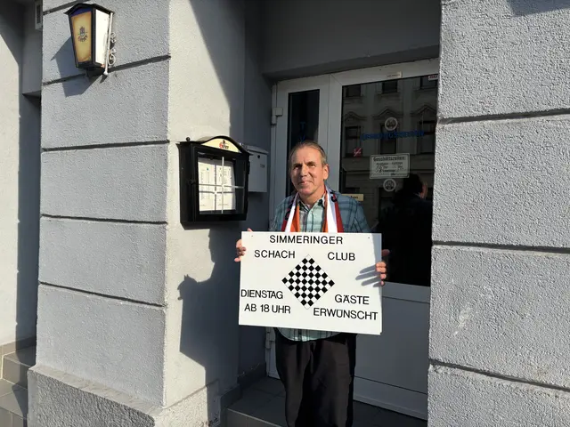 Obmann Erwin Cvrcek lädt immer dienstags zum Schachspielen in die Krausegasse 2A.  | Foto: Luca Arztmann/MeinBezirk