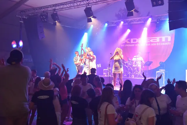 Am Samstagabend übernimmt ab 20 Uhr die Band "XDream" die Bühne und sorgt mit ihrem abwechslungsreichen Programm für Partystimmung.  | Foto: Alois Braid / zema.medien.de