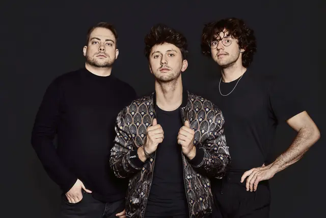Den Beginn macht das „Luca Sestak Trio“, bestehend aus den Musikern Luca Sestak, Michael Goldmann und Johannes Niklas. | Foto: Christoph Behrmann