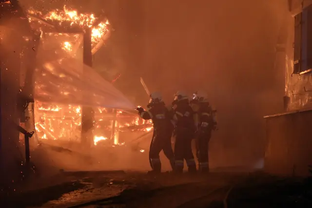 Ein Brand am Sonntagabend hielt über 150 Feuerwehrfrauen und -männer auf Trab.