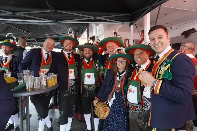 Schützen in Feierlaune: Das Bataillonsfest Wipptal-Eisenstecken 2026 in Ellbögen ließ keine Wünsche offen! | Foto: Kainz