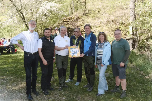 Pfarrer Milo Ambros, „Tut gut!“-GF Erwin Zeiler, Landesrat Toni Kasser, Bürgermeister Niko Reisel, Bürgermeister Franz Göd, Vize-Bürgermeisterin Natascha Mang und Thomas Zeitelberger beim Treffpunkt im Augraben. | Foto: Martin Mathes