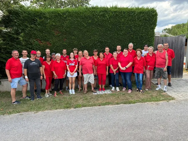 Der Fremdenverkehrs- und Verschönerungsvereins Langental mit Obmann Stefan Bancsich sowie Melitta Horvath, Peter Scheder, Ernestine Scheder, Andreas Scheder, Renate Gromer und Manuela Domschitz sowie zahlreichen Vereinsmitgliedern feierte das 40-jährige Vereinsjubiläum. | Foto: Victoria Rosenberger