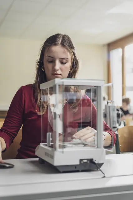 Arbeiten mit dem 3D-Drucker im Lab der HAK Kitzbühel. | Foto: Ronny Exenberger