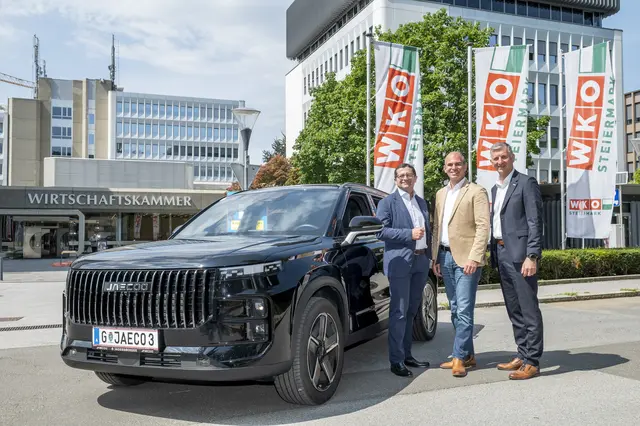 V.l.: Gerald Auer (Geschäftsführer Vogl + Co), Peter Jagersberger (Obmann des steirischen Fahrzeughandels) und Gerhard Monsberger (Geschäftsleitung Porsche Inter Auto Steiermark) präsentierten am Montag die aktuellen Zahlen zum steirischen Fahrzeughandel.  | Foto:  Foto Fischer