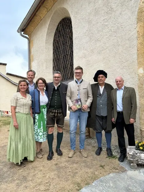  v.l. Marcella Wieland (Theater MOKRIT), Wolfgang Pfeifenberger (Bgm. Tamsweg), Lucia Luidolt (Ref. Volkskultur des Landes), LAbg. Markus Schaflechner, Landesrat Maximilian Aigner, Robert Wimmer (Theater MOKRIT) und Dechant Christian Schreilechner. | Foto: LKV/Gappmayer