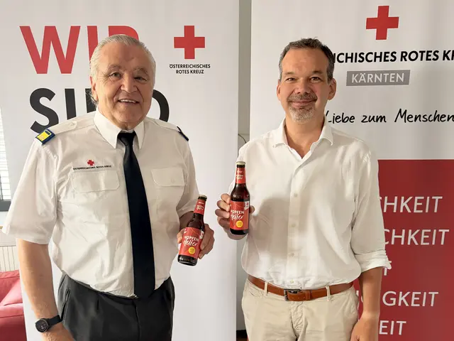 Reg.-Rat Roland Peters und Niki Riegler (Geschäftsführer und Eigentümer der Privatbrauerei Hirt). | Foto: Rotes Kreuz Kärnten