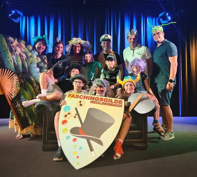 Bei der Faschingsgilde wurde ein buntes Programm auf der Bühne präsentiert.  | Foto: Stadtgemeinde Neulengbach