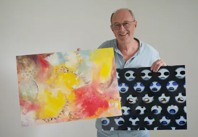 Franz Mucker eignete sich verschiedenste Mal-Techniken an und praktiziert abstrakte Fotografie. Künstler nennt er sich dennoch nicht.  | Foto: Santrucek