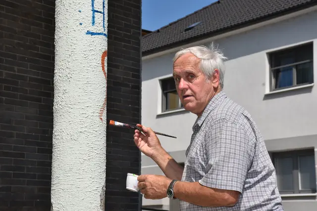 Nach knapp 60 Jahren hat das Gemeindehaus in Pabneukirchen mit Gemeindeamt, Polizeistation, Wohnungen, Heimatstube, Büro für Wassergenossenschaft und mit einem Frisiersalon (ehemals Postamt) ausgedient.  | Foto: Zinterhof