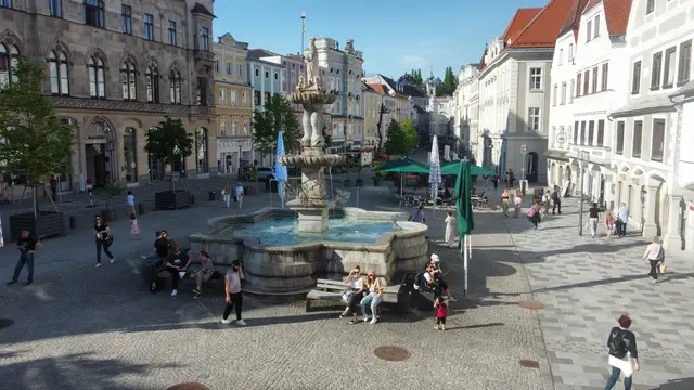 Weniger Verkehr soll den Stadtplatz als Flanier- und Gastromeile aufwerten. | Foto: Magistrat Steyr I Presse