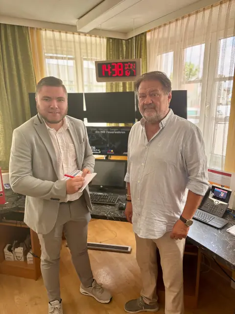 Christian Angerer erklärte MeinBezirk Horn-Redakteur Markus Kahrer die Alarmzentrale. | Foto: Markus Kahrer