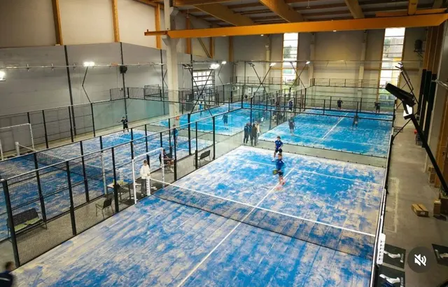 Im ehemaligen boulderpoint in der Kärntner Straße in Leoben eröffnet Tapedesign im September eine Padel-Tennis-Halle. Im Bild die bereits bestehende Halle in Bad Waltersdorf.  | Foto: Benjamin Koglbauer