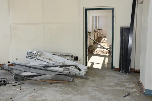Nach knapp 60 Jahren hat das Gemeindehaus in Pabneukirchen mit Gemeindeamt, Polizeistation, Wohnungen, Heimatstube, Büro für Wassergenossenschaft und mit einem Frisiersalon (ehemals Postamt) ausgedient.  | Foto: Zinterhof