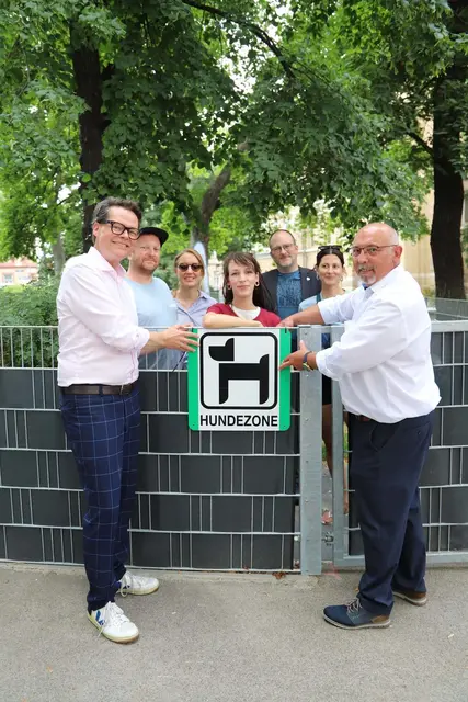 Stadtrat Jürgen Czernohorszky (l.) und Bezirksvorsteher Peter Jagsch (r., beide SPÖ) bei der Eröffnung des Parks.  | Foto: BV17