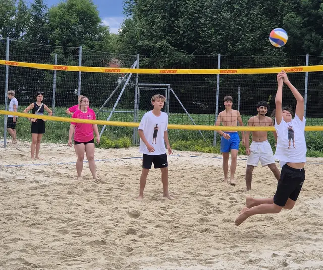 Die Schülerinnen und Schüler beim Spielen.