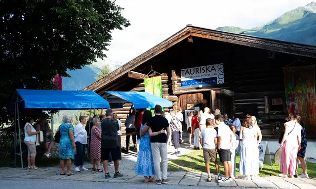 Der TAURISKA Kammerlanderstall in Neukirchen am Grv. ist seit 40 Jahren ein lebendiges Kulturzentrum, das Menschen aus nah und fern begeistert. | Foto: Fabian Breuer