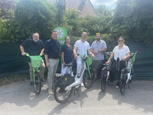 BGM Christoph Kaufmann freut sich über die Umsetzung dieses Projekts: v.l.n.r.: kaufm. Dir. Michael Strozer, BGM Christoph Kaufmann, Physiotherapeutin Saskia Schuch, Ergotherapeut Reinhard Schultes, PBM Sascha Thayer, Pflegedir. Tanja Felber. | Foto: PBZ Klosterneuburg