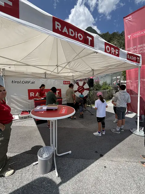 ORF Radio Tirol Sommerfrische im Zammer Lochputz: Naturerlebnis und Familienprogramm begeisterten zahlreiche Besuchende.  | Foto: Forgo