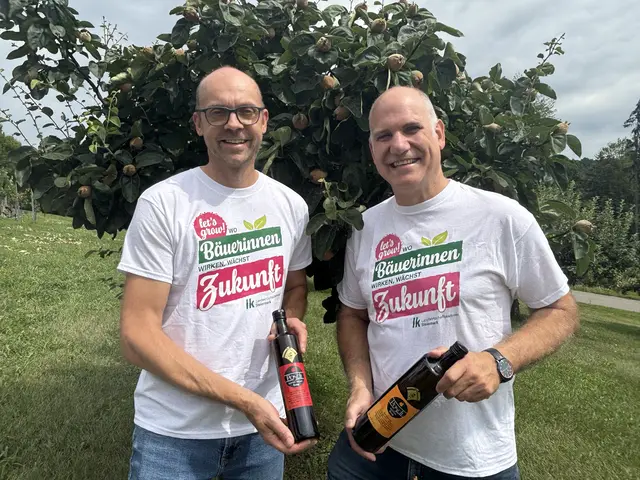 Die Kammerobmänner Christoph Zirngast (Leibnitz) und Christian Polz (Deutschlandsberg) loben die hohe Einsatzbereitschaft der Bäuerinnen in der Region. | Foto: MeinBezirk/Waltraud Fischer