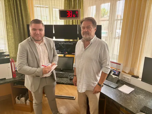 Christian Angerer erklärte MeinBezirk Horn-Redakteur Markus Kahrer die Alarmzentrale. | Foto: Markus Kahrer