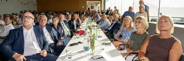 Landessportdirektor Gerhard Rumerstorfer
ARBÖ Präsident Peter Reichel
Österreichische Ruderpräsidentin Birgit Steininger

Auf der rechten Bildseite die Linzer Gemeinderätin Karin Decker, ihre Mitarbeiterin und Kulturstadträtin Doris Mayerhofer- Lang zu sehen | Foto: Ister/Rechberger