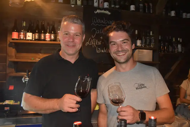 Mathias Jalits und Pirmin Winklhofer präsentierten ihre Topweine in der Weinbar. | Foto: MeinBezirk/Michael Strini