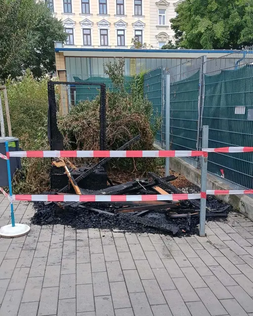 Das Öklo im Reinlpark ist abgebrannt.  | Foto: BV14