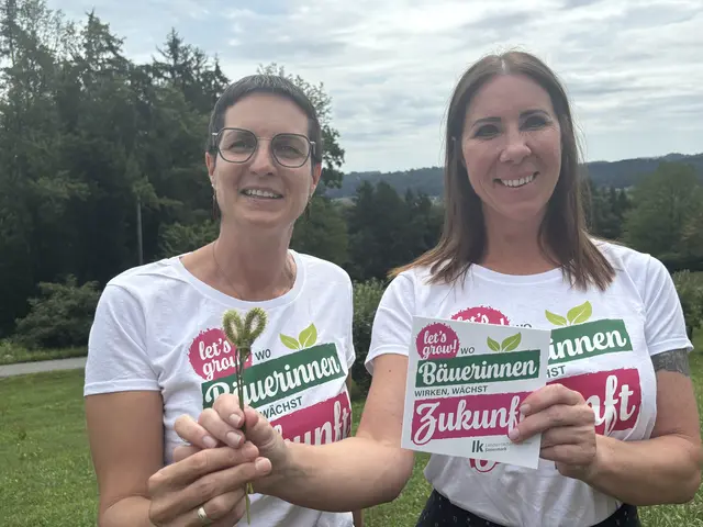 Bezirksbäuerin Daniela Posch mit Obstbäuerin Martina Posch (l.) | Foto: MeinBezirk/Waltraud Fischer