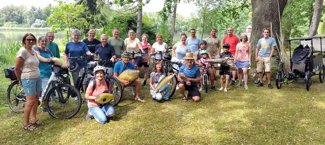 Großes Interesse gab es am Natur-, Rad- und Teicherlebnis „CarpTrails“ Mitte Juli am Jägerteich in Waidhofen. Dabei konnte das landwirtschaftliche Weltkulturerbe „Waldviertler Karpfenteichwirtschaft“ hautnah erlebt werden. | Foto: Florian Kainz