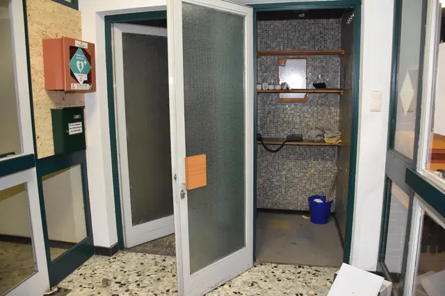 Nach knapp 60 Jahren hat das Gemeindehaus in Pabneukirchen mit Gemeindeamt, Polizeistation, Wohnungen, Heimatstube, Büro für Wassergenossenschaft und mit einem Frisiersalon (ehamals Postamt) ausgedient.  | Foto: Zinterhof