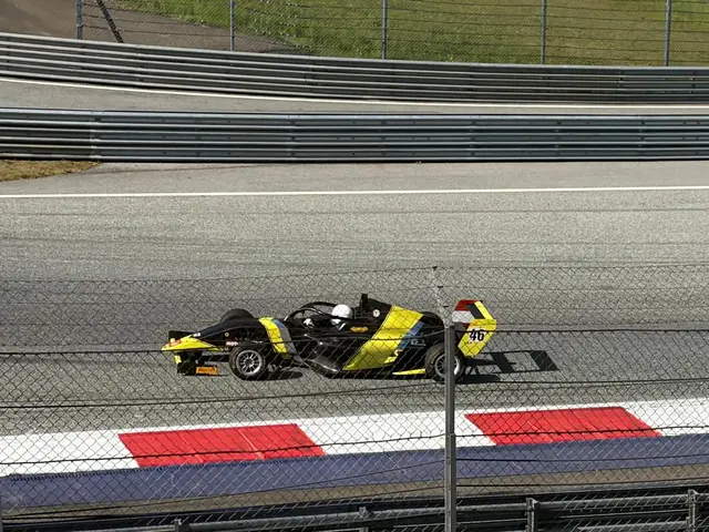 Samuel Lex aus Nötsch sammelte bei seinen ersten Testfahrten im Formel-4-Rennwagen wertvolle Erfahrungen und arbeitet Schritt für Schritt an seinem Traum vom Profimotorsport. | Foto: Privat/Lex